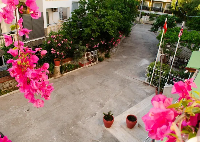 Dilhan Μαρμαρίς